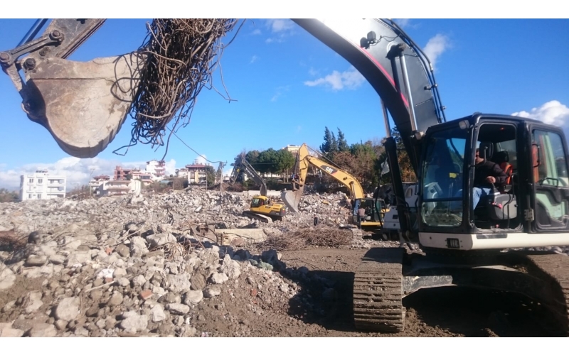 Manavgat hurda firmalarının öncüsü ŞAHİNLER HURDA, yarım asırdır sektöründe aktif olarak faaliyet göstermektedir. Manavgat hurda olarak bizleri arayabilirsi